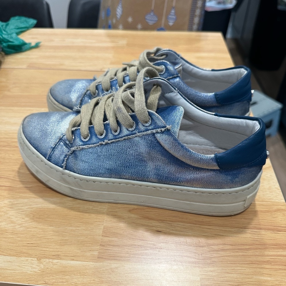 size 9 j/slides 
lightly worn